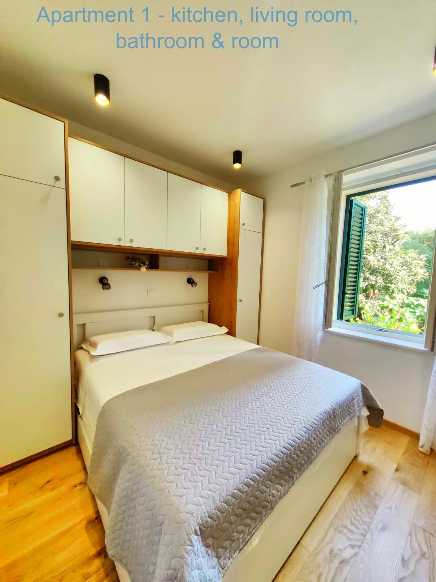 Relax And Enjoy Apartments สปลิท ภายนอก รูปภาพ