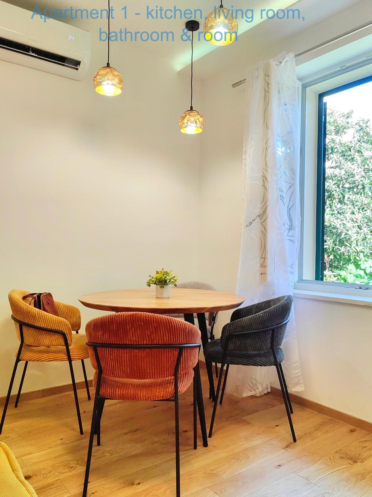 Relax And Enjoy Apartments สปลิท ภายนอก รูปภาพ