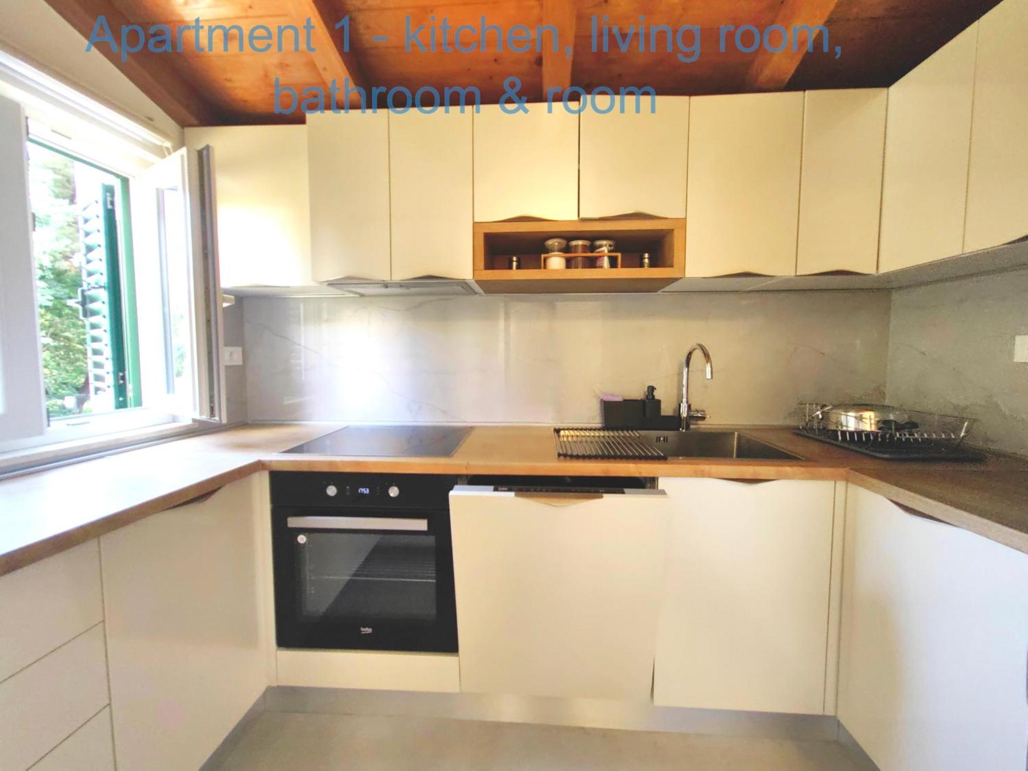 Relax And Enjoy Apartments สปลิท ภายนอก รูปภาพ
